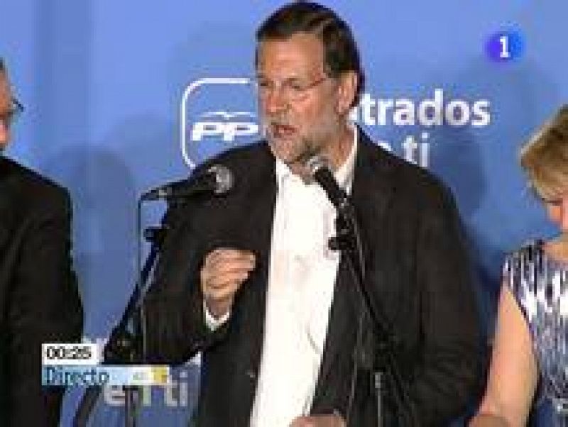 Un Rajoy agradecido en el balcón de Génova
