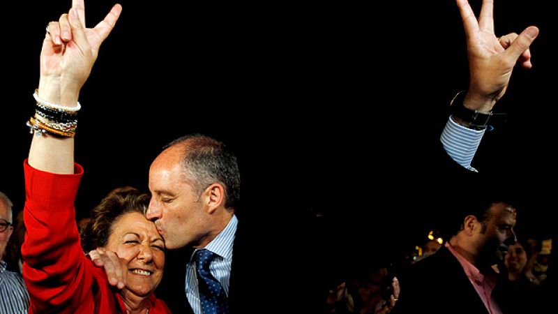 Eufórico Camps tras revalidar la mayoría absoluta