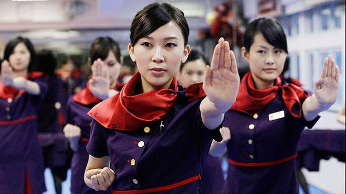 On Off - Azafatas con cinturón negro