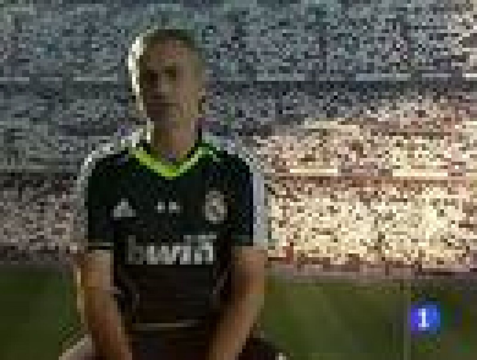 El entrenador del Real Madrid, Jose Mourinho, se ha despedido de los aficionados con un comunicado en el que pide que se recuperen valores "fundamentales" del fútbol, entre los que ha destacado el 'fair-play'.