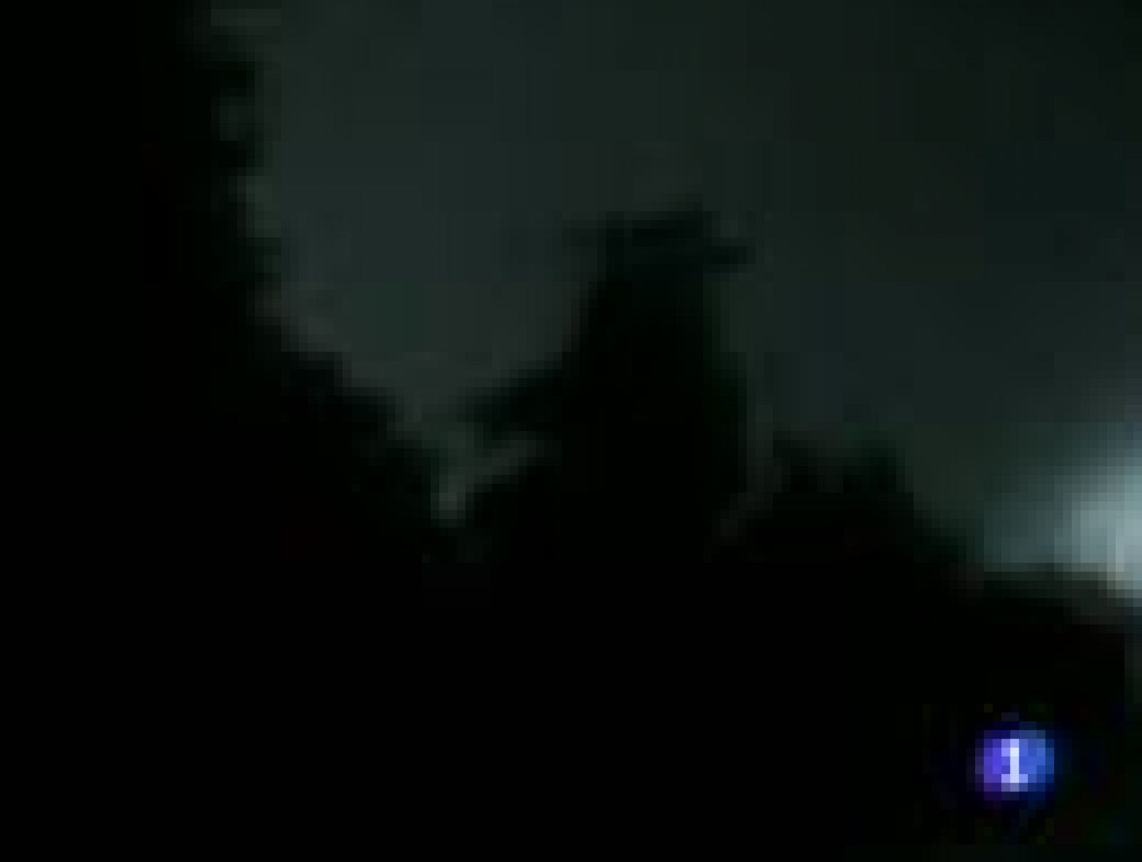 Un devastador tornado ha golpeado con fuerza a la ciudad de Joplin, Misuri, que ha quedado prácticamente destrozada con cientos de heridos y, según han confirmado las autoridades, al menos 89 muertos.