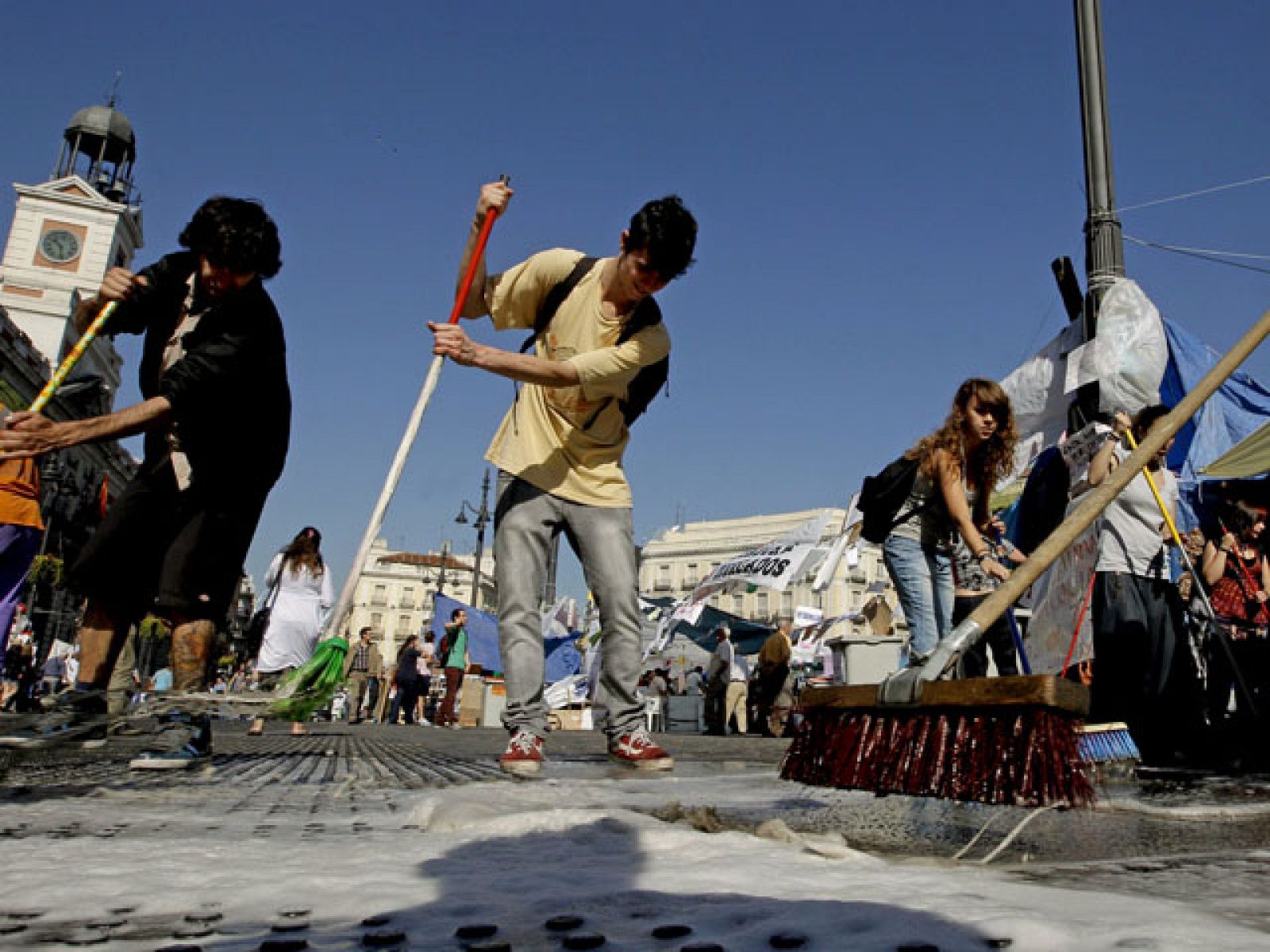 Los acampados en Sol comienzan su segunda semana de protesta
