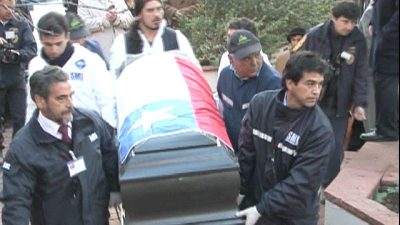 Expertos forenses analizan los restos de Allende