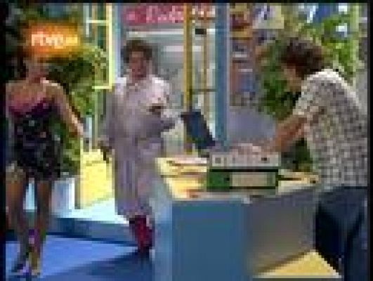 Humor en el Archivo de RTVE - Maruja en una tienda de ordenadores