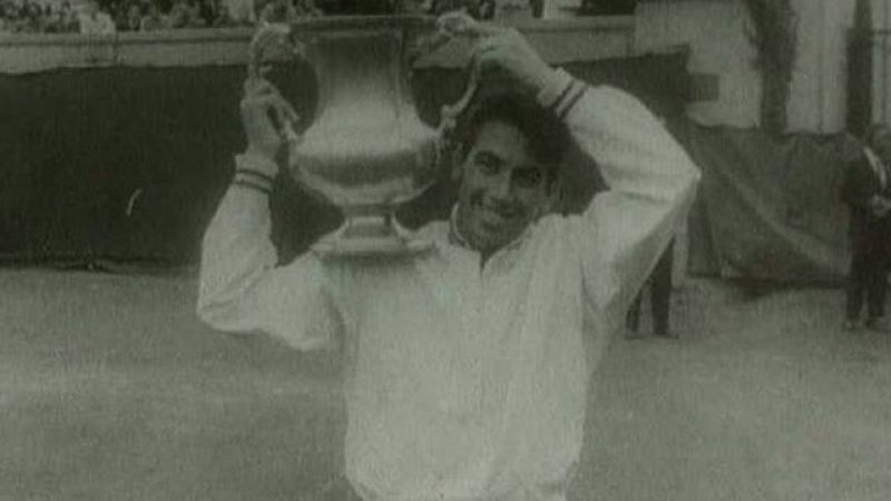 Manolo Santana gana en Wimbledon (1966)