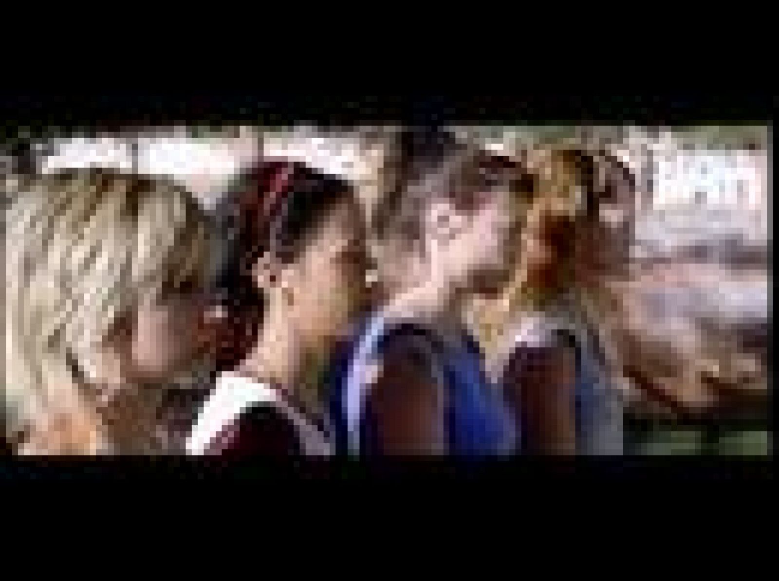 Versión Española. A Golpes