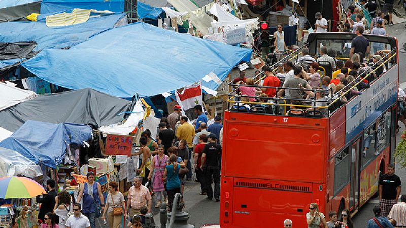  Los indignados acampados en Sol apoyan a sus compañeros en Barcelona