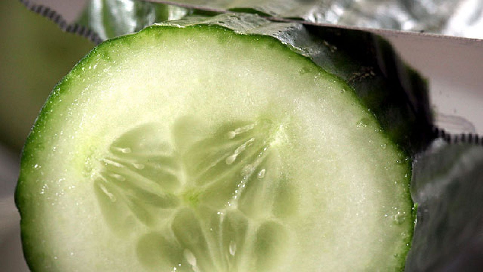 La Comisión Europea dice que los pepinos no tuvieron por qué contaminarse en España