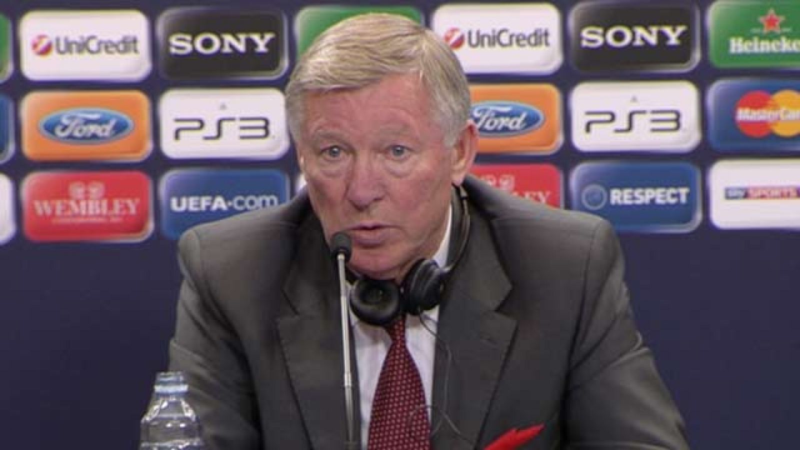 El entrenador del Manchester United, sir Alex Ferguson, confesó  que el FC Barcelona, que se proclamó esta noche campeón de la Liga de  Campeones, tras derrotar, por 3-1, al club inglés en la final  disputada en el estadio londinense de Wembley, "es