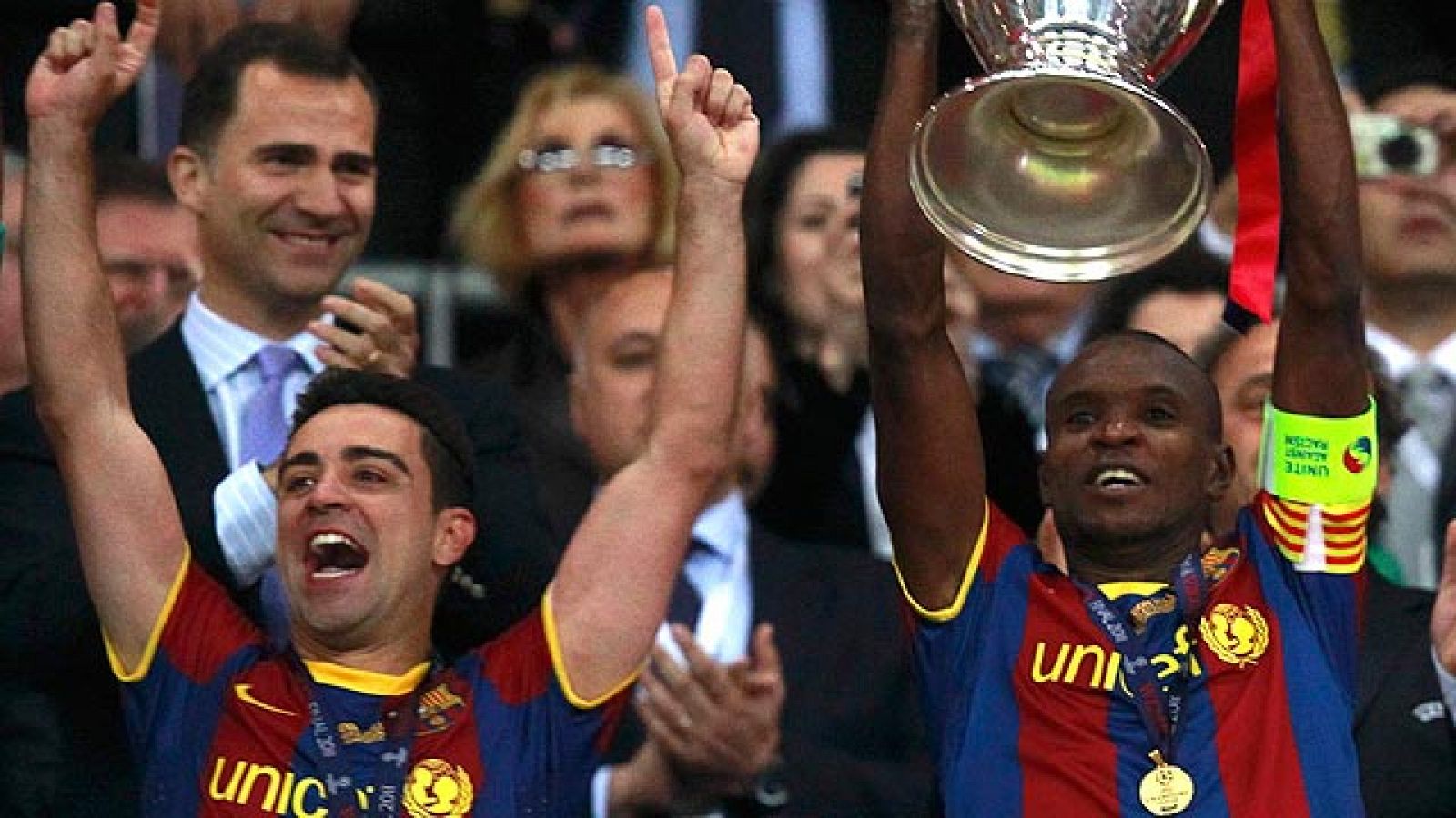 Telediario 1: Abidal recogió la copa como capitán | RTVE Play