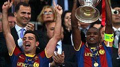 Abidal recogió la copa como capitán