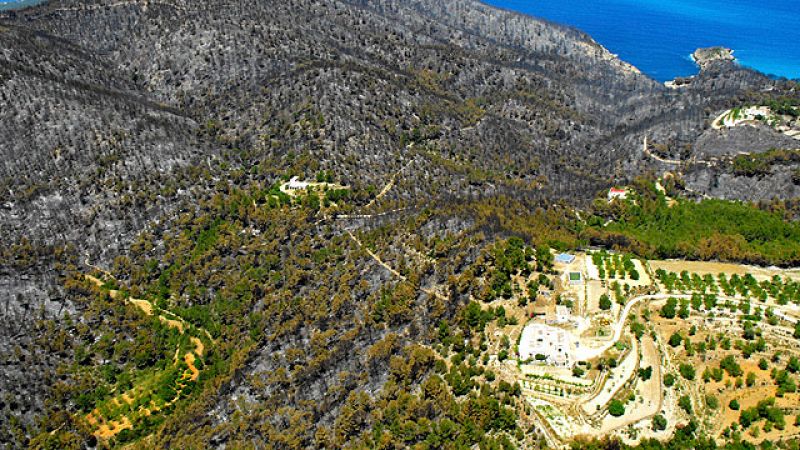  Las labores de extinción continúan en Ibiza