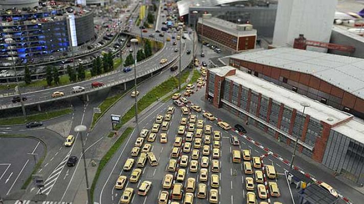 On Off - Un aeropuerto a escala