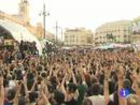 Telediario 1 - Los acampados de Sol siguen