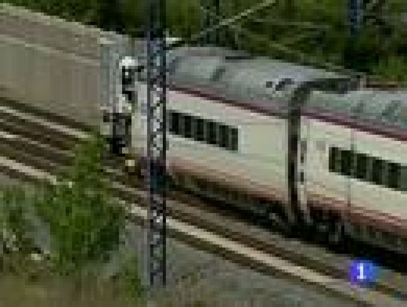 El descarrilamiento de un tren en Calatayud, en Zaragoza, ha provocado retrasos durante toda esta mañana en la línea de alta velocidad que une Madrid y Barcelona