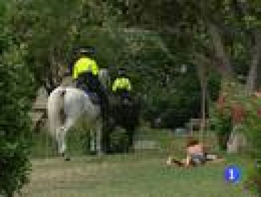 Telediario 1 - Prohiben ir en bañador en Barcelona