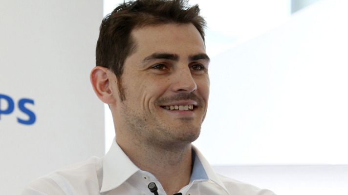 Telediario 1 - Iker olvida el piqué con el Barça