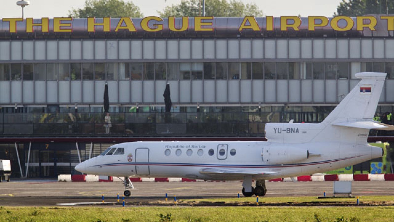 Mladic llega a La Haya tras ser extraditado por Serbia | Ver