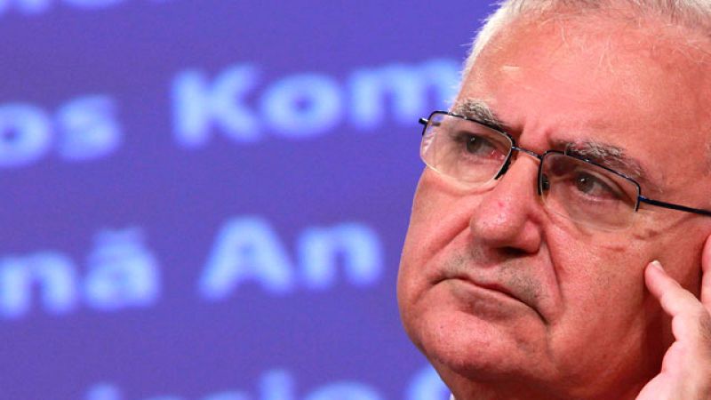 La Comisión Europea ha pedido paciencia hasta que se sepan los resultados de los laboratorios españoles sobre las muestras tomadas en 13 invernaderos de Almería, para poder levantar la alerta sanitaria sobre los pepinos españoles. 