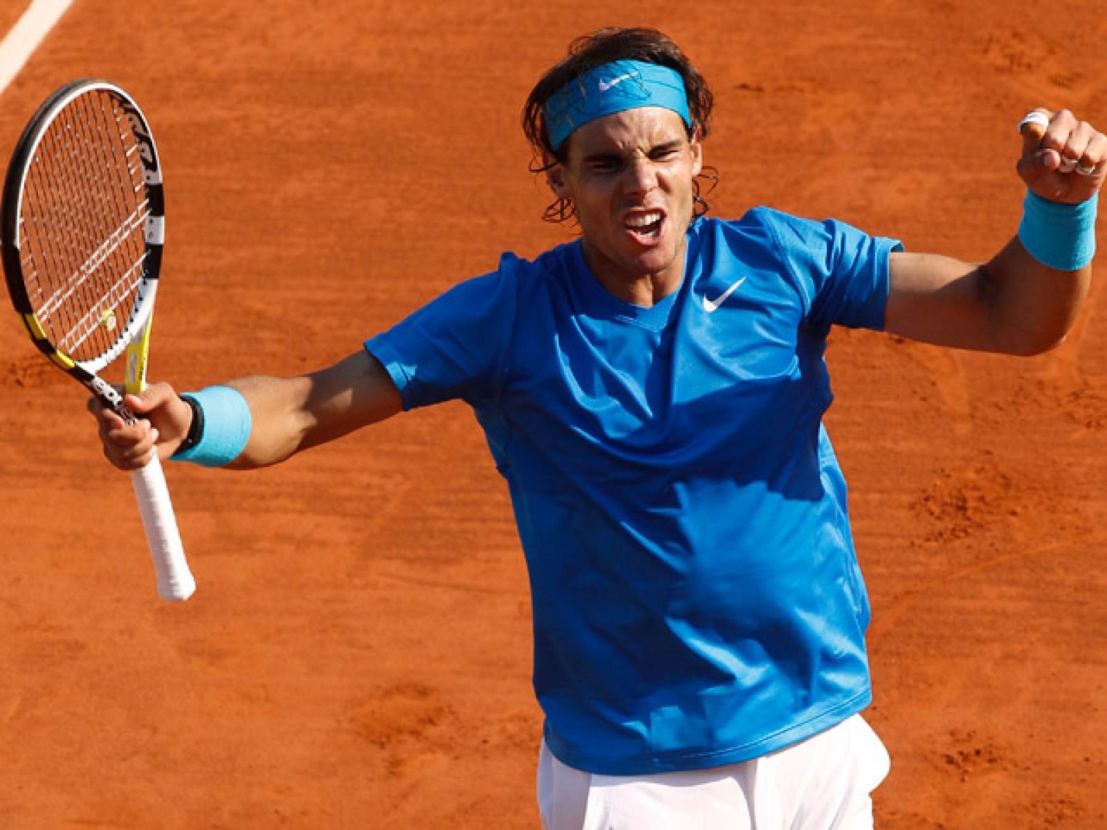 El español, número uno del tenis mundial, se sacudió las dudas de las rondas anteriores con su mejor partido en Roland Garros 2011 y avanza a semifinales