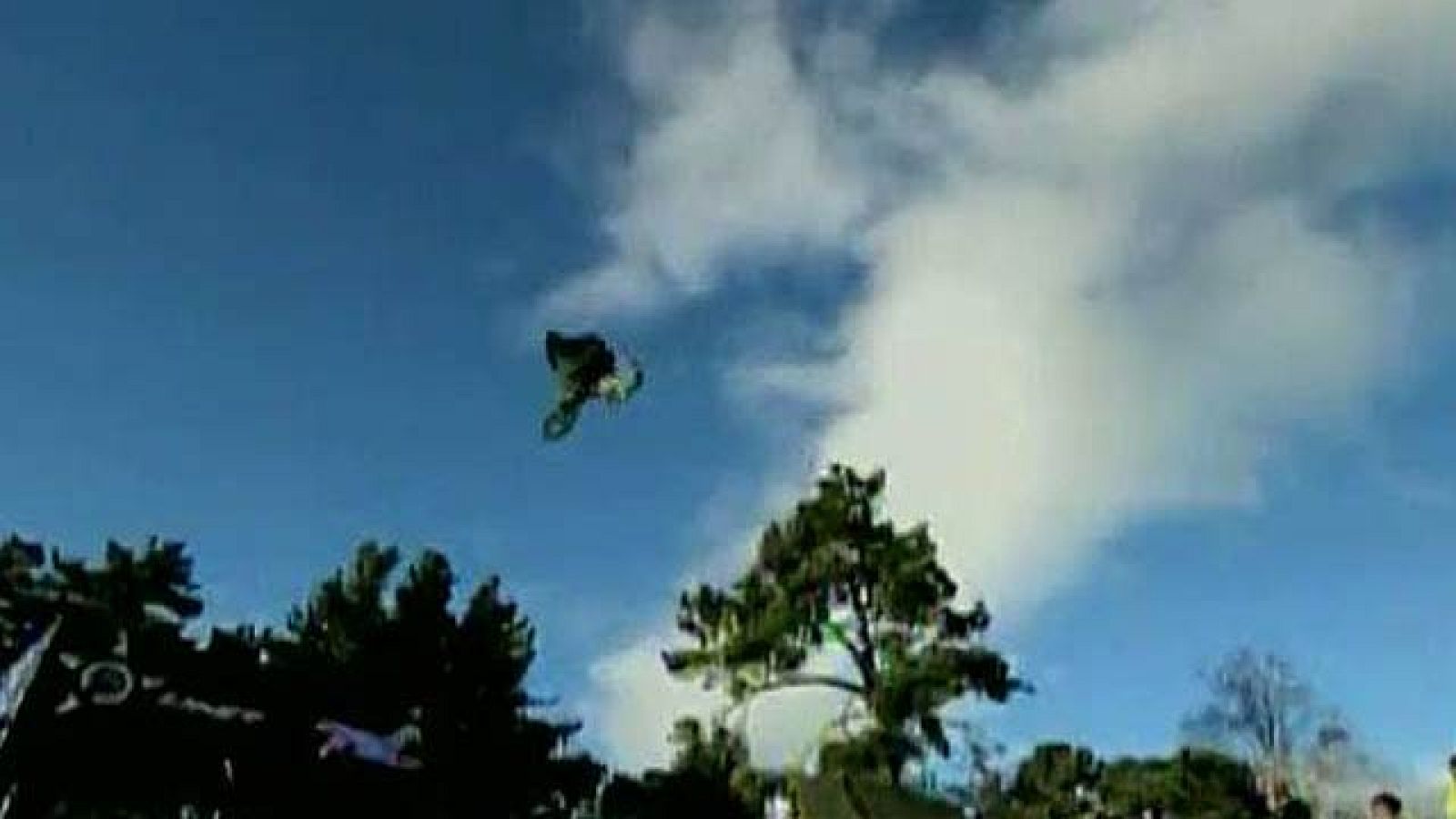 Un triple salto mortal de récord | Ver