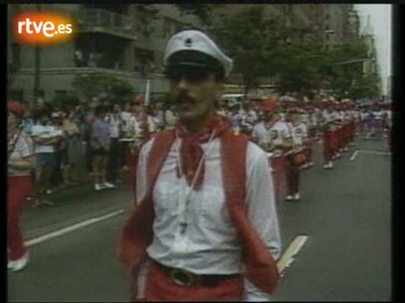 Reportaje de Informe Semanal de 1983 sobre la situación de los homesexuales en EE.UU. y el impacto de la enfermedad del sida. En ese momento, hasta un 70% de los infectados eran homosexuales, por lo que la enfermdad se conoció en un primer momento como la 'peste de los gay'. El SIDA atacó en ese momento a Los Ángeles, Nueva York y San Francisco. 