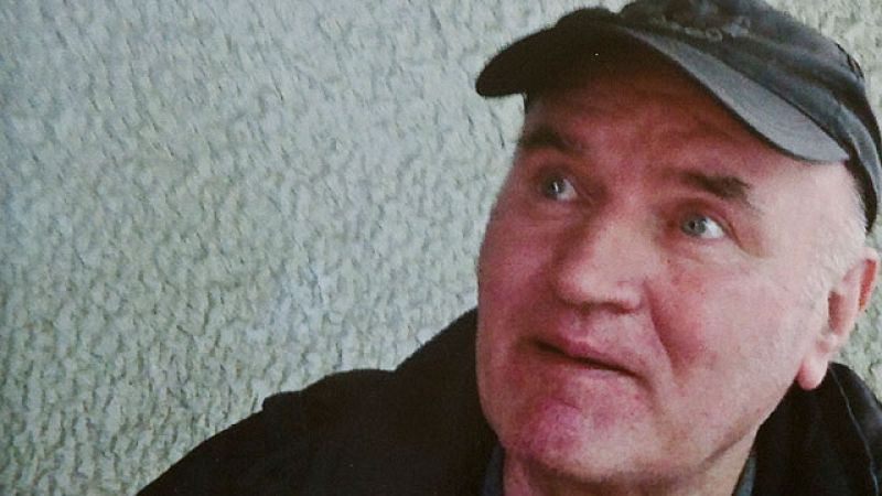  Una semana y un día después de su detención, el exgeneral serbobosnio, Ratko Mladic, escuchará este viernes a partir de las 10.00 horas los cargos de los que se le acusa