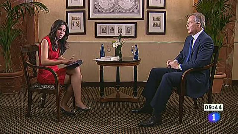 Ana Pastor entrevista a Tony Blair en Los desayunos