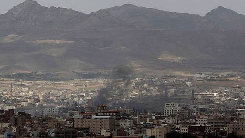 El jefe de Estado yemení, Alí Abdalá Saleh, se encuentra "bien y en buena salud" tras resultar herido leve en un atentado contra el complejo presidencial en Saná, donde murieron tres de sus escoltas y varios responsables gubernamentales