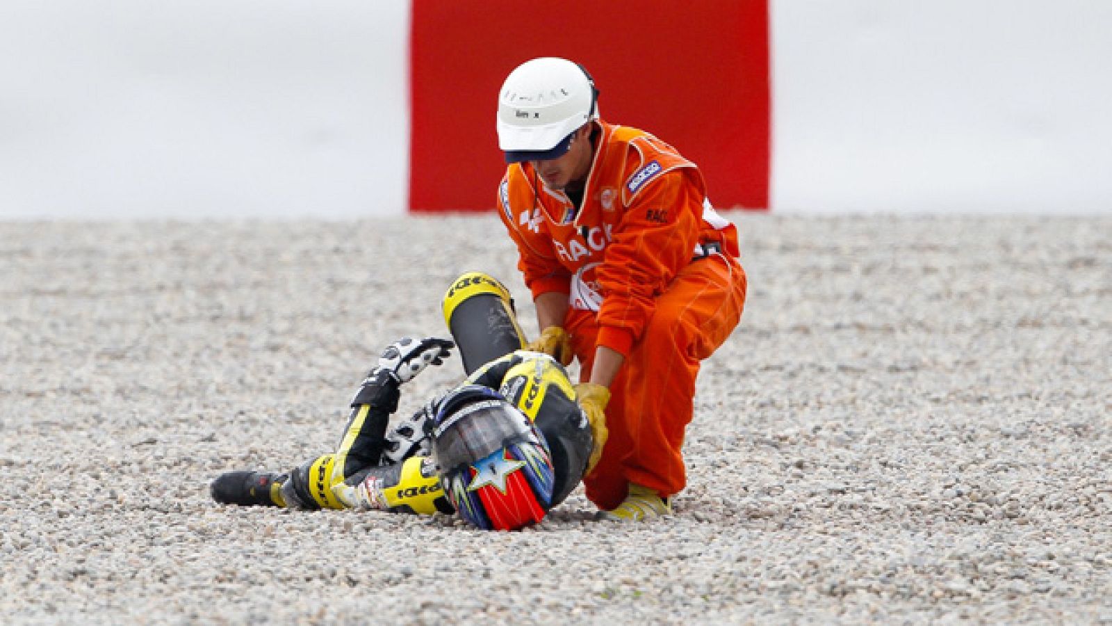 El norteamericano Colin Edwards se fractura la clavícula derecha y se despide de Catalunya.