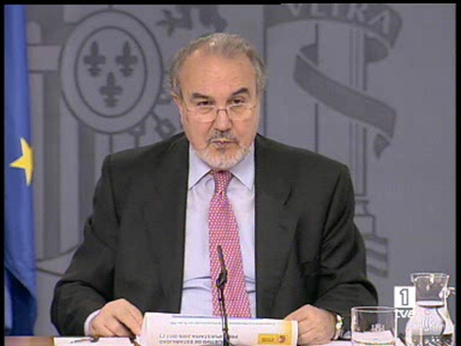 El Gobierno asegura que habrá superávit en los próximos tres años | Ver