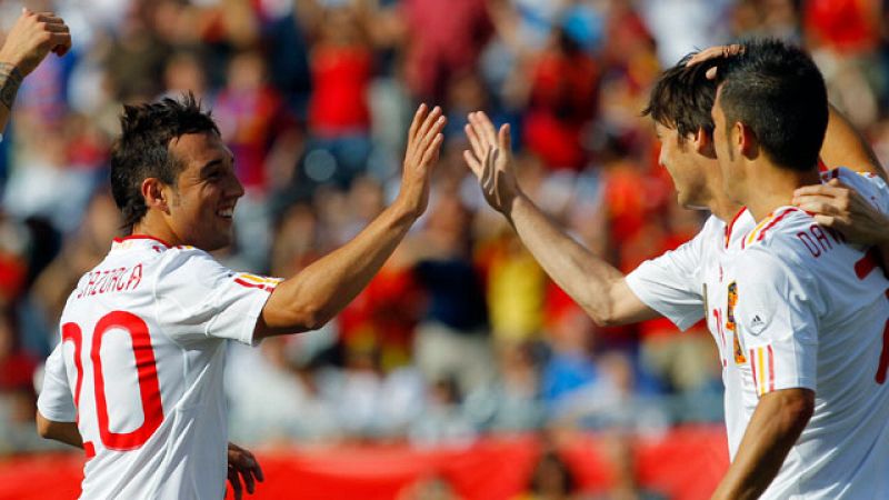 Cazorla con dos goles, Negredo y Torres han marcado por la selección que ha estado perfectamente dirigida por un inspirado David Silva.