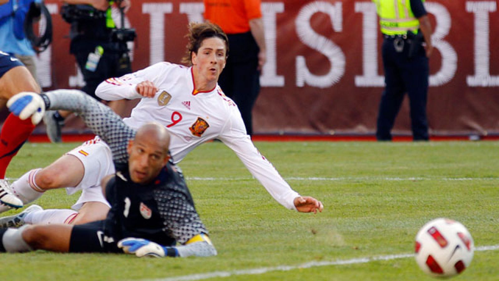 El delantero Fernando Torres ha comentado al finalizar el partido que en la selección "todo sigue como siempre, con un equipo junto, unido y con compromiso".