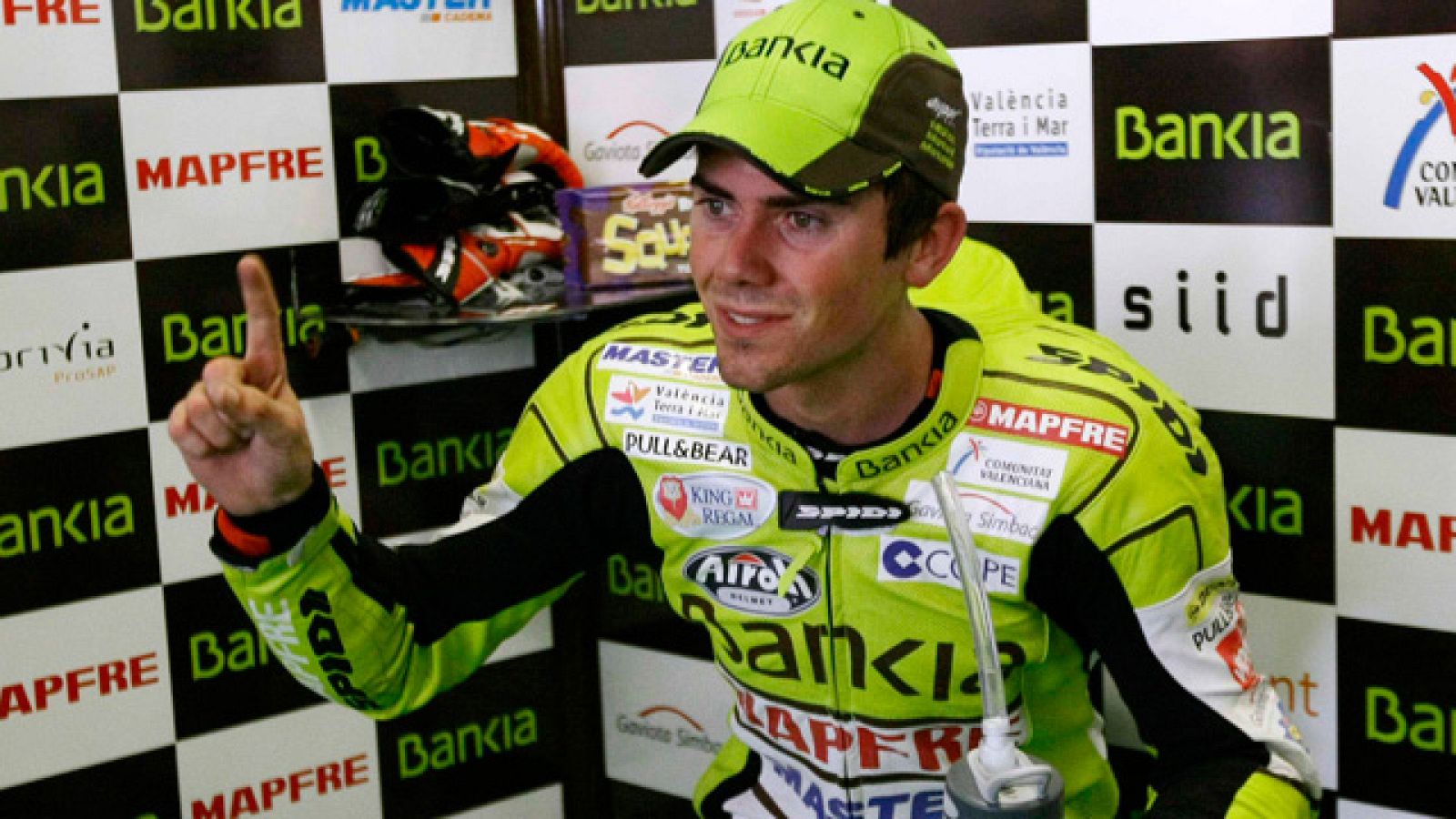 El pilotode Aspar ha ganado la carrera de 125cc, tras los 20 segundos de penalización a Zarco por su acción en la lucha por la victoria con el alicantino.