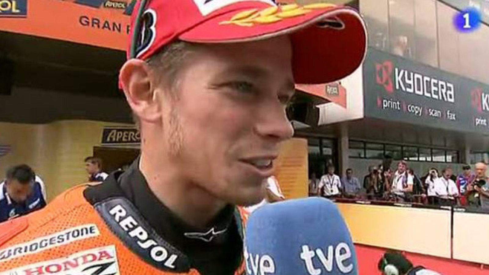Casey Stoner se ha impuesto en el GP de Catalunya y solo ha dudado cuando han sacado la bandera blanca que indicaba lluvia.