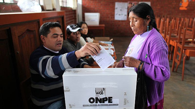  Los peruanos eligen a su presidente para los próximos 5 años