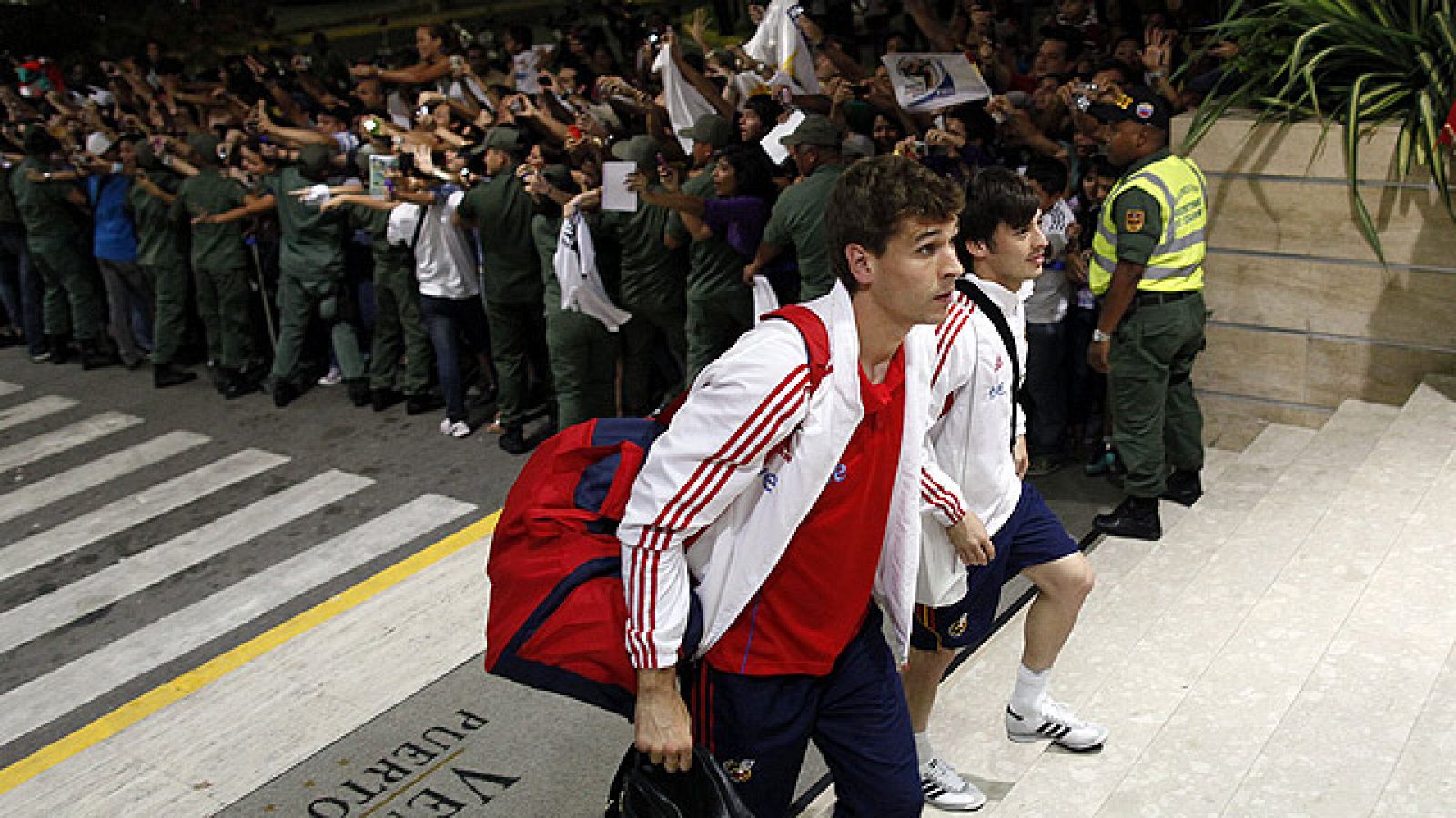 Los jugadores de la selección española han aterrizado en Venezuela, donde jugarán su segundo partido amistoso de la minigira americana tras la victoria frente a Estados Unidos.