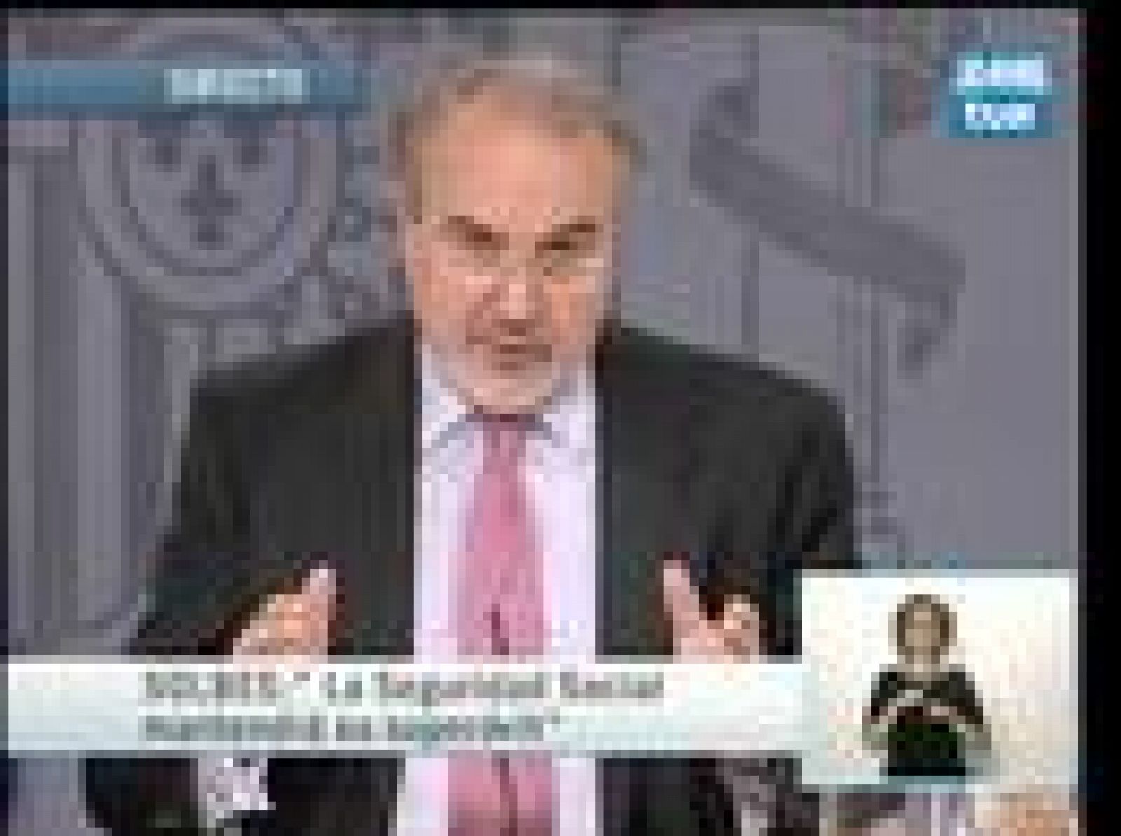 El vicepresidente económico del Gobierno, Pedro Solbes, ha asegurado que no contempla reducir los impuestos a los carburantes pese a las protestas de pescadores y agricultores. 