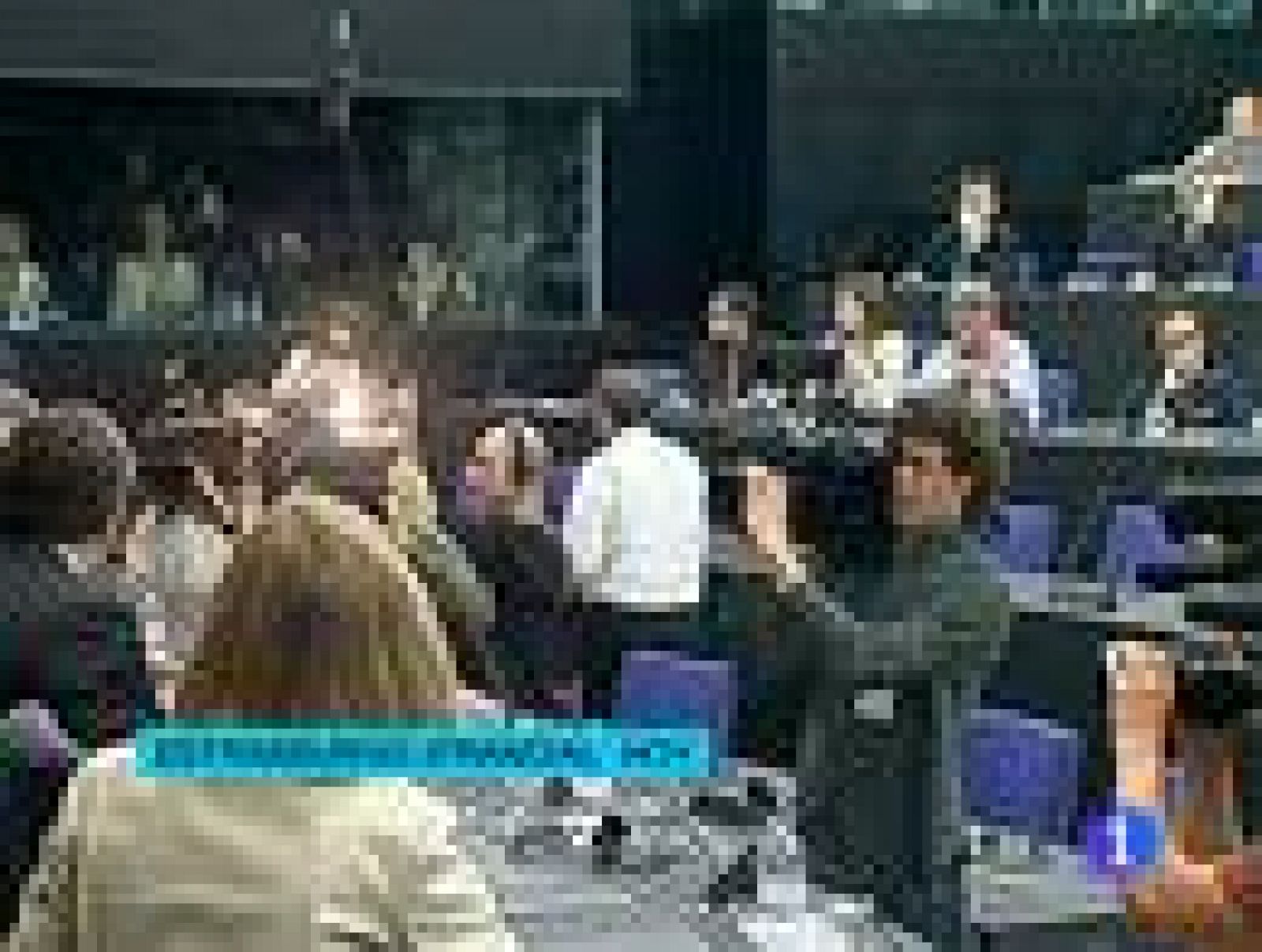 La Comisión Europea ha instado al Gobierno español a reducir las cotizaciones sociales, para reducir los costes salariales, y al mismo tiempo, incrementar el Impuesto de Valor Añadido (IVA) y los impuestos sobre las energías