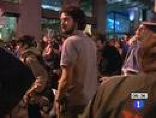 Telediario 1 - Indignados ante el Parlamento