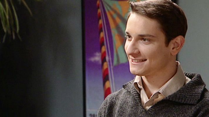 Amar en tiempos revueltos - Miguel pone sus ojos en Leona