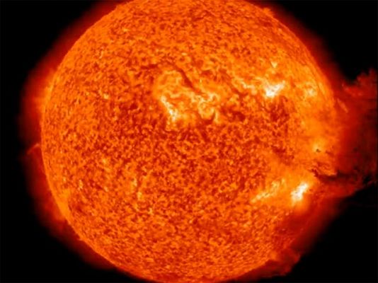 Una nueva y espectacular explosión solar con forma de hongo
