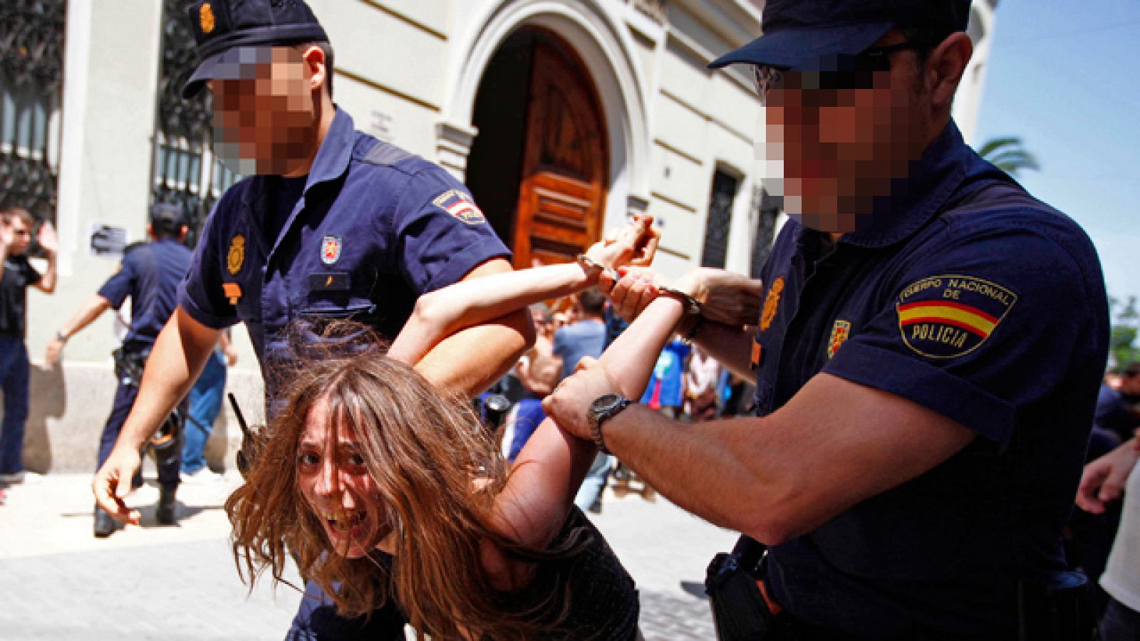 Cinco detenidos y 18 heridos en una carga policial contre el 15M en Valencia