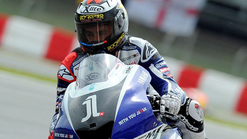 En el trazado más largo del Mundial, en el circuito británico de Silverstone, el español Jorge Lorenzo y el australiano Casey Stoner se volverán a disputar la victoria. Los dos son los favoritos para hacerse con un título mundial, sobre todo tras la 