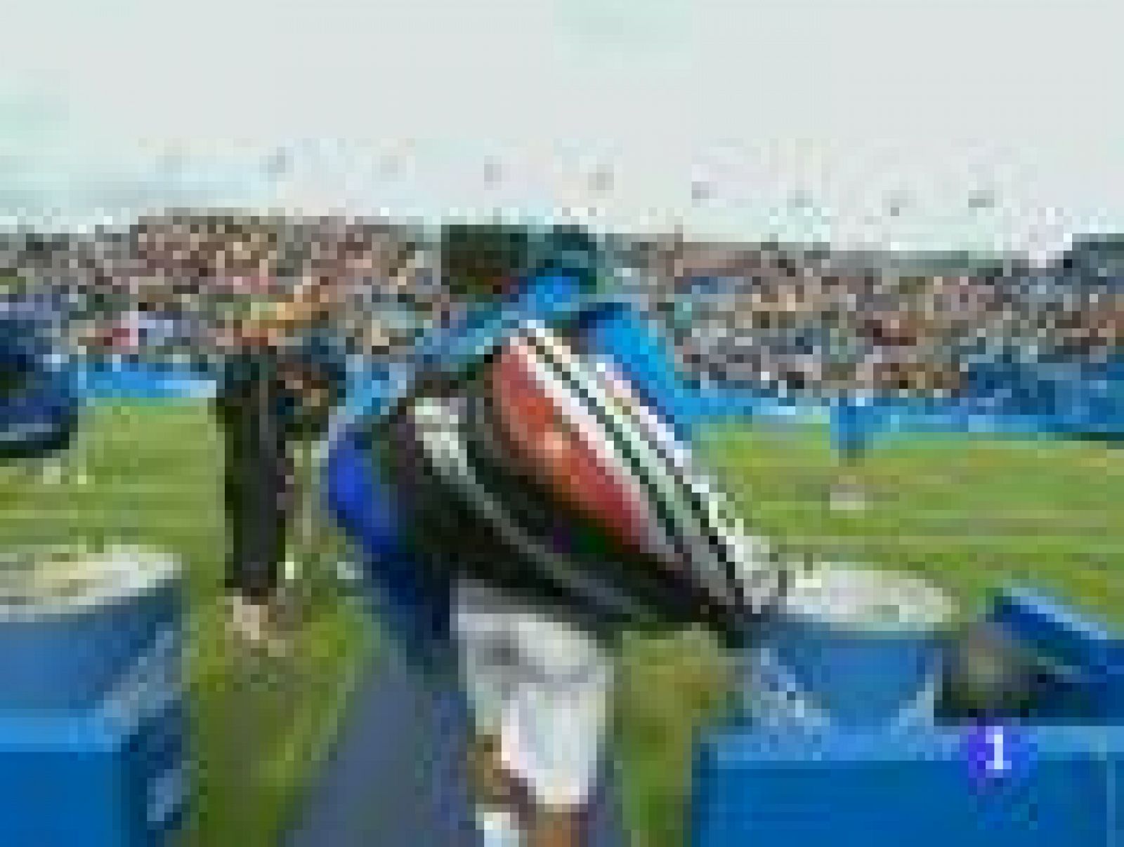 Rafa Nadal, primer favorito, sacó adelante sin contratiempos excesivos su compromiso con el checo Radek Stepanek (6-3, 5-7 y 6-1) para alcanzar los cuartos de final del torneo de Queen's, previo a Wimbledon, donde se enfrentará al francés Jo Wilfried