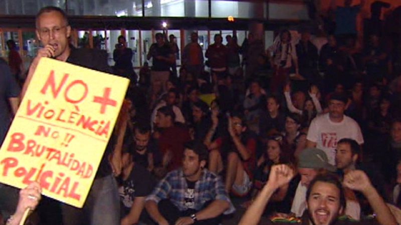 Según la delegada del Gobierno en Valencia no hubo carga policial, sino defensa propia