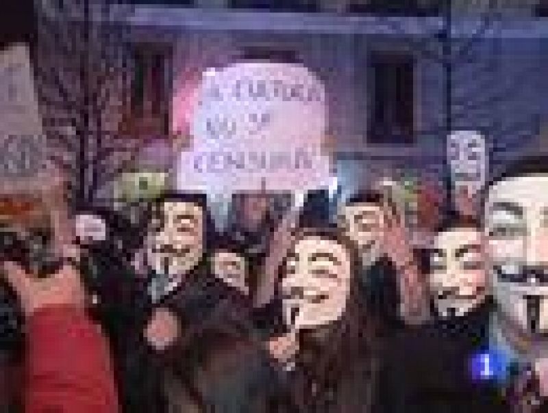 La policía da por desmatelada la cúpula en España de "Anonymous"
