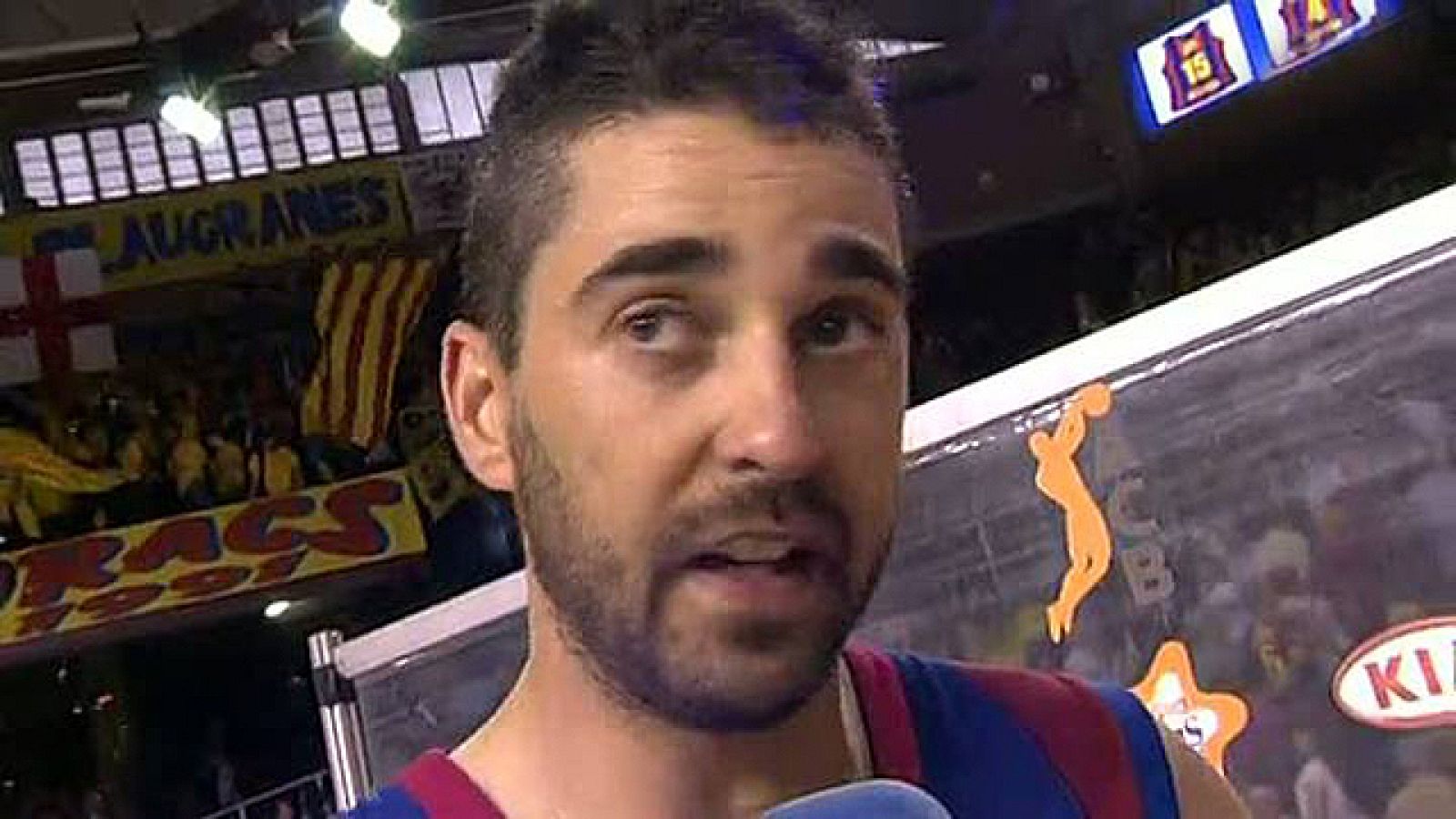 El jugador más destacado del partido, Juan Carlos Navarro, atendió a los micrófonos de TVE al término del partido. El escolta ha destacado la importancia de la victoria antes de llegar a un pabellón tan hostil como el Bilbao Arena.