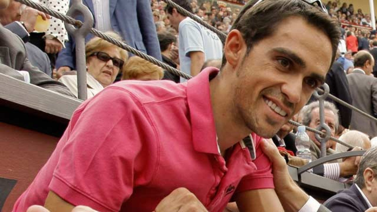 El ciclista español, Alberto Contador, ha desvelado que correrá el próximo Tour de Francia. El ciclista de Pinto, flamante ganador del Giro de Italia, había expresado sus dudas respecto a su participación en la ronda gala por el enorme desgate físico