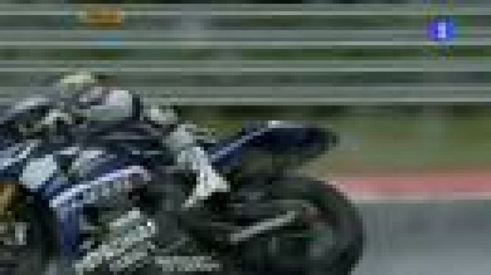  - Lorenzo se cae bajo la lluvia